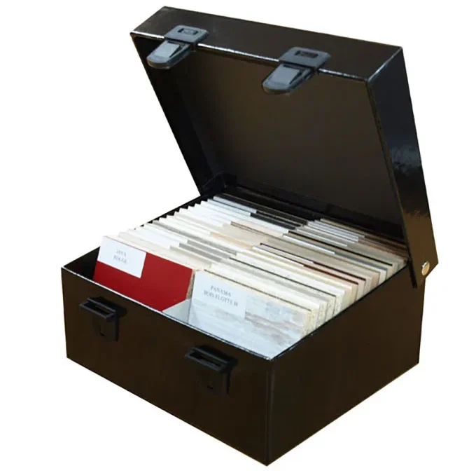 Presentation box for kitchen cabinet finish samples